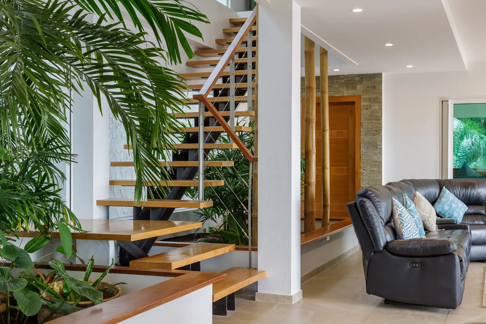 Villa SunTien - Luxury Beachfront Villa