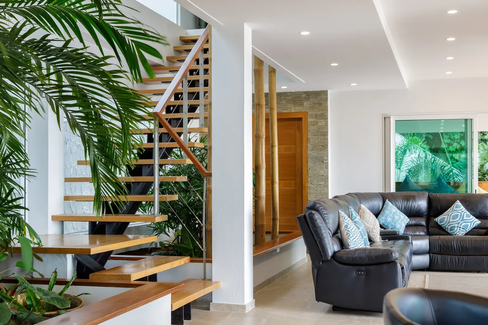 Villa SunTien - Luxury Beachfront Villa