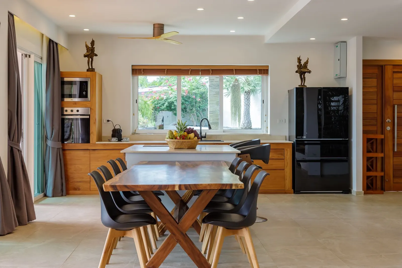 Villa SunTien - Luxury Beachfront Villa
